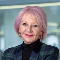 elizabeth testimonial a white woman with pink hair smiling with a chequered jacket