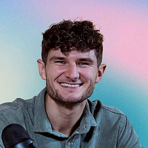 noah a picture of a white male with a blue shirt smiling with a blue and pink gradient in the background